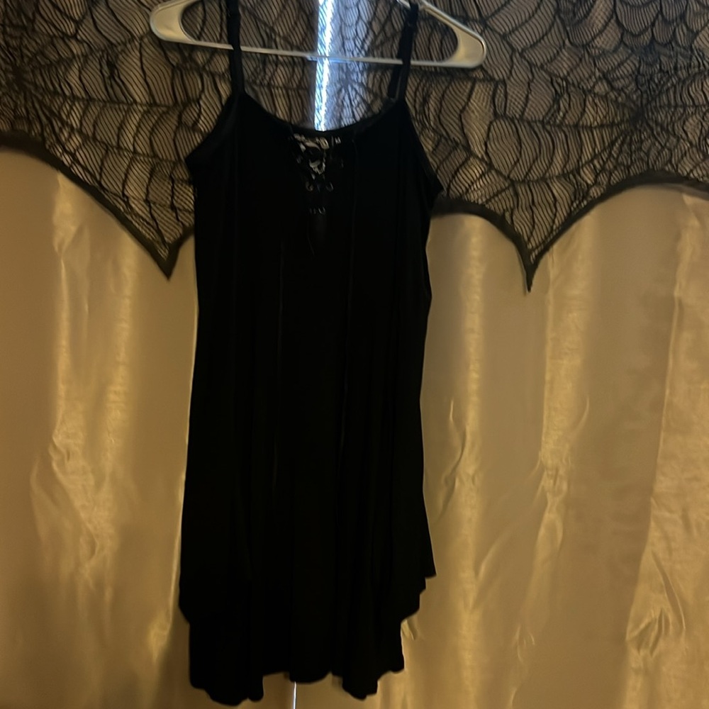 Elegant Black Off-Shoulder Dress - Picture 4 of 7